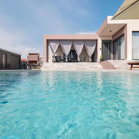 Argola Villa Vrsi